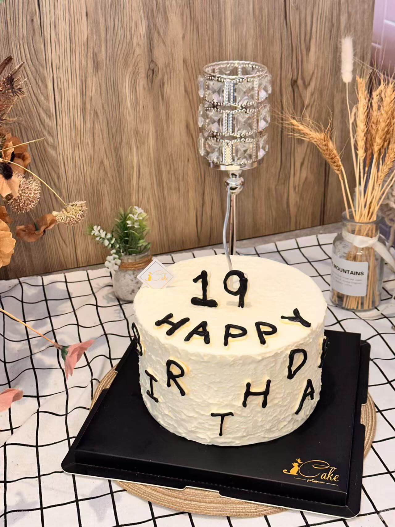 Number 19 Black and White Cake | iCake Melbourne