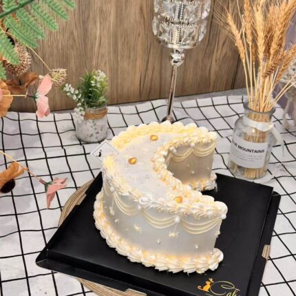 Alternative view of Crescent Moon Dream Cake – Elegant Moon-Shaped Celebration Cake｜iCake Melbourne