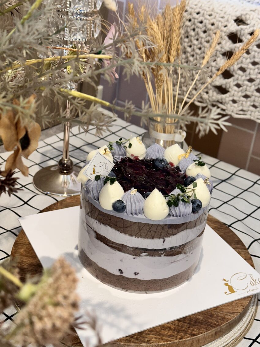 Blueberry Chiffon Cake – Lavender Cream & Golden Touch - Image 3