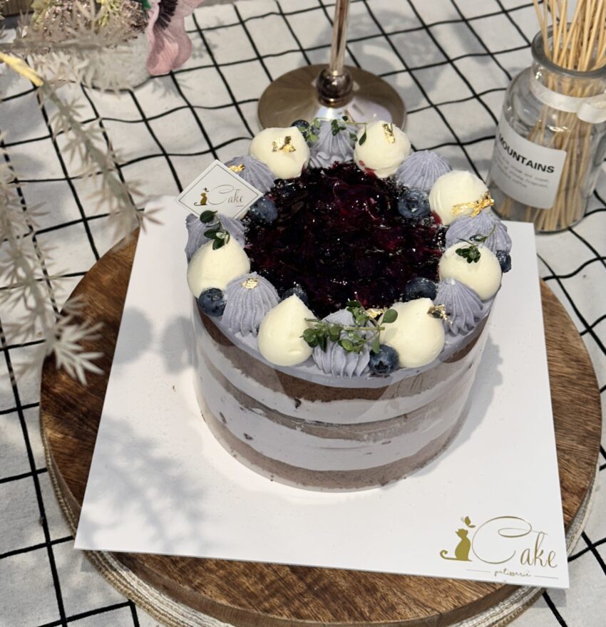 Blueberry Chiffon Cake – Lavender Cream & Golden Touch