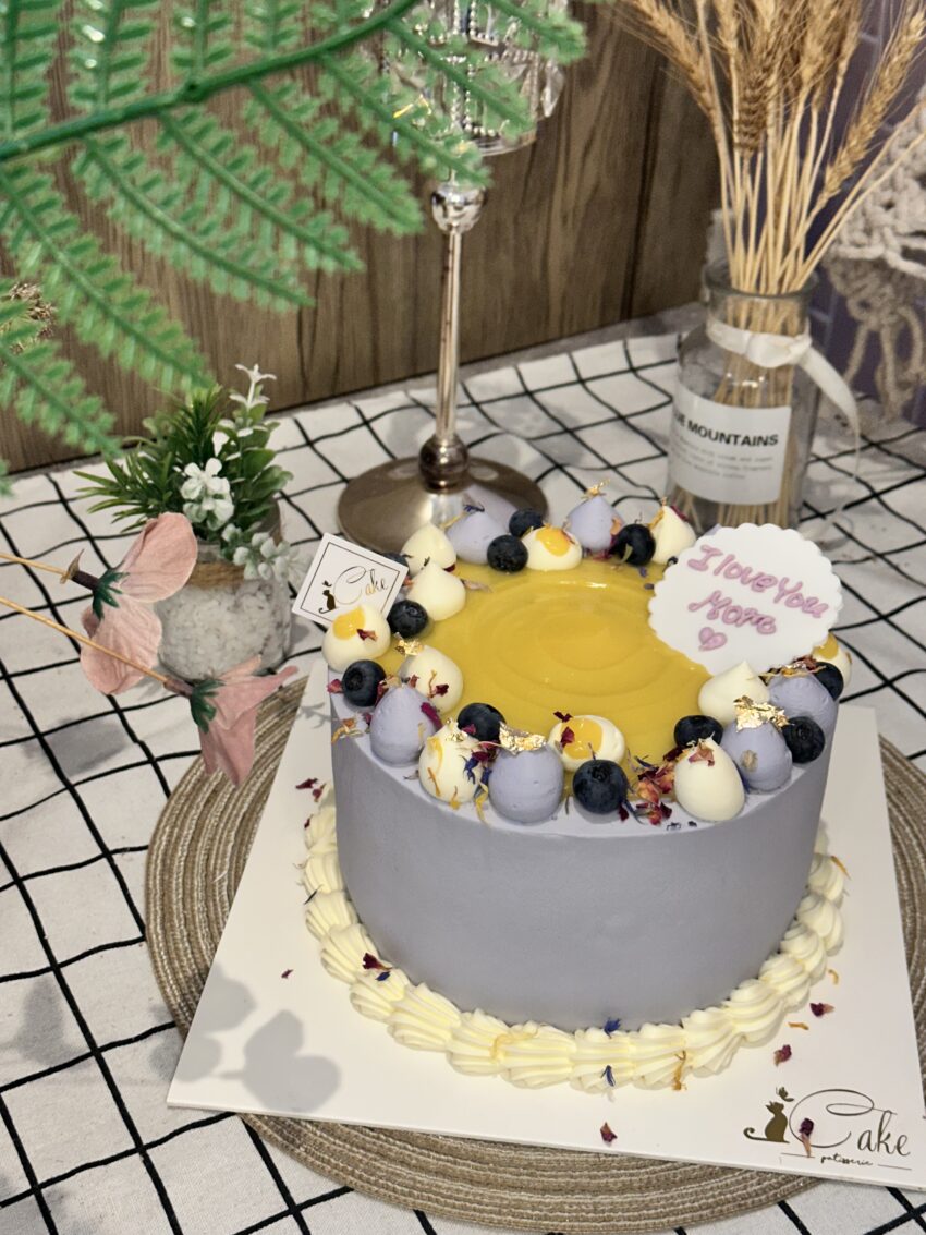 Blueberry Chiffon Cake – Lavender Cream & Golden Touch - Image 2
