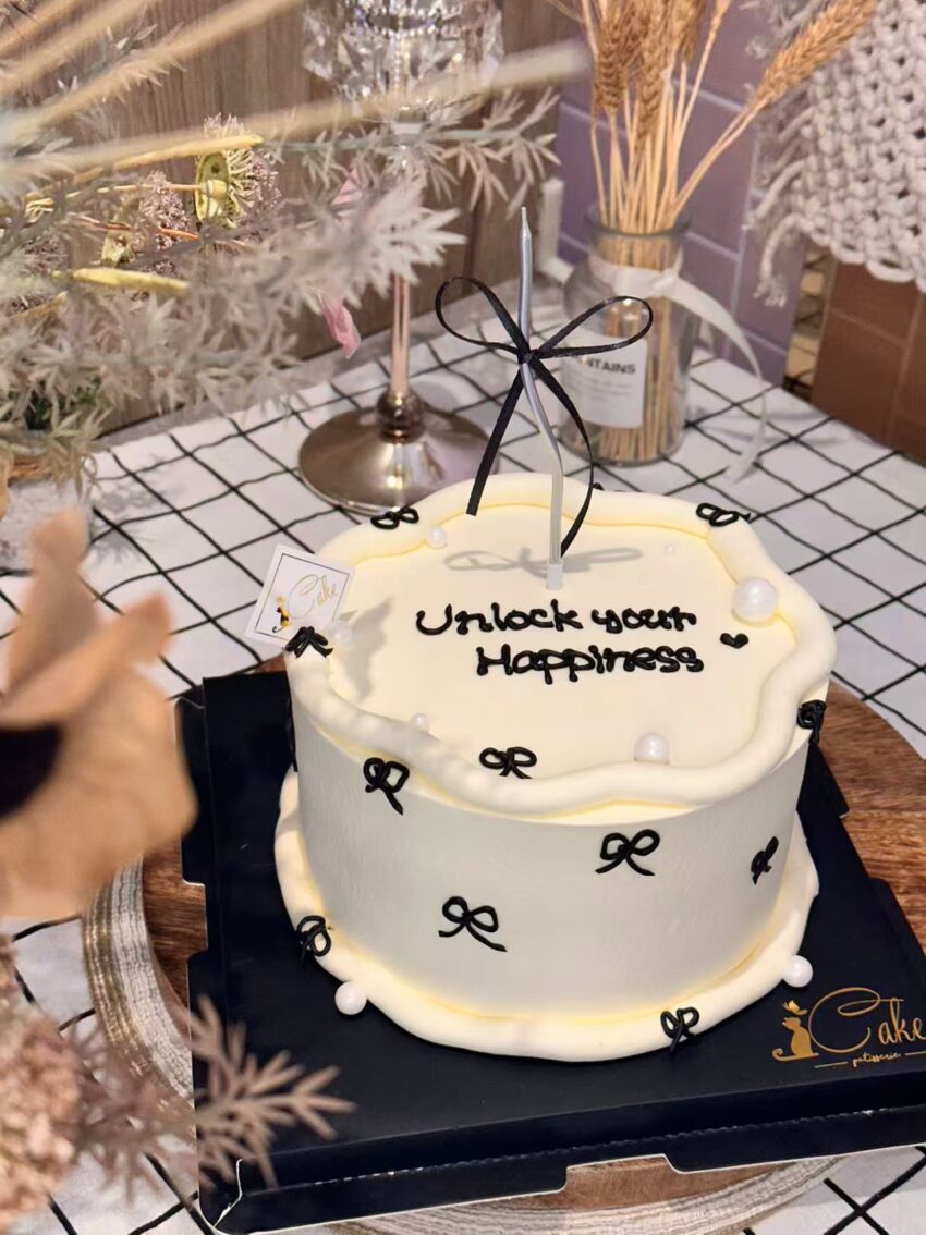 Black Bow Vintage Cake Melbourne – Elegant Celebration Cake | iCake - Image 2